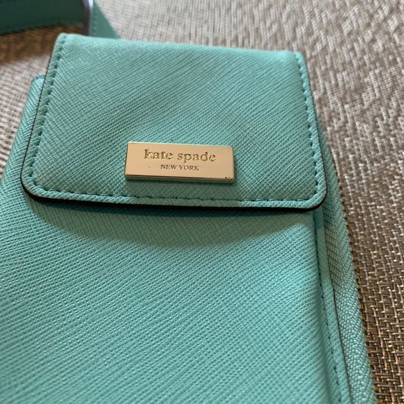 Authentic Kate Spade Phone/Wallet/Wristlet - Picture 3 of 4